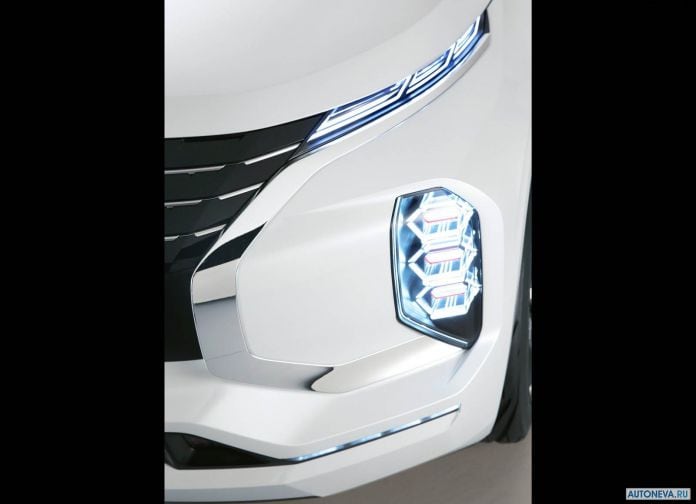 2016 Mitsubishi GT PHEV Concept - фотография 43 из 46
