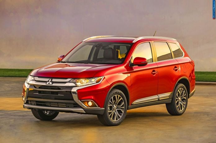 2016 Mitsubishi Outlander - фотография 2 из 43
