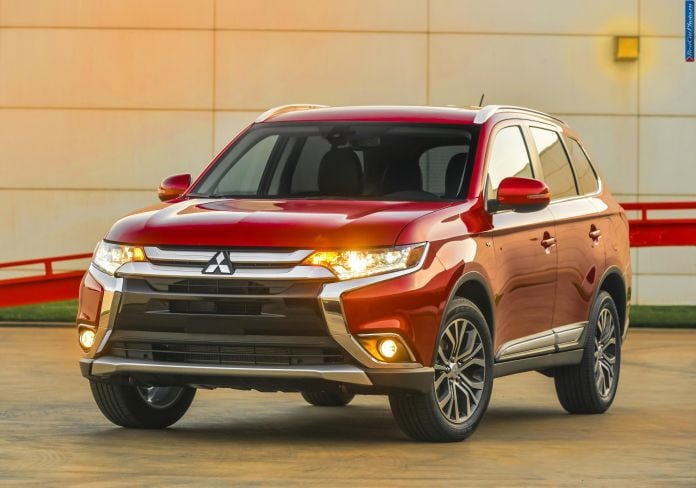 2016 Mitsubishi Outlander - фотография 3 из 43