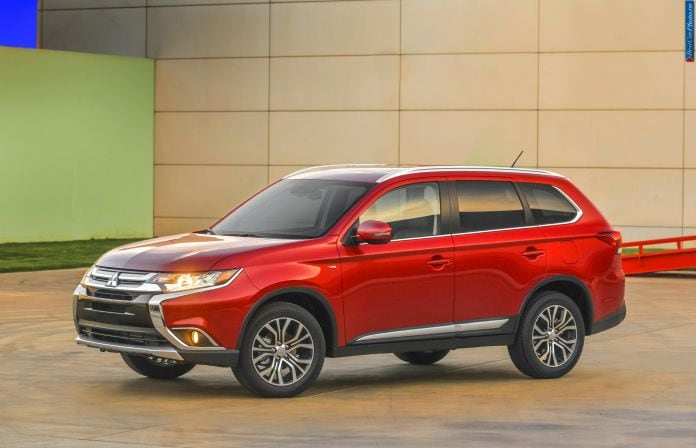 2016 Mitsubishi Outlander - фотография 9 из 43