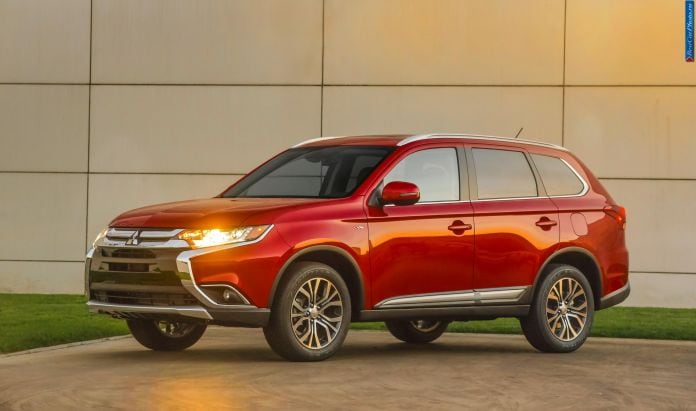 2016 Mitsubishi Outlander - фотография 10 из 43