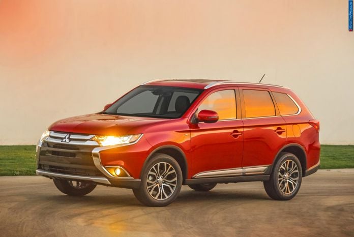 2016 Mitsubishi Outlander - фотография 11 из 43