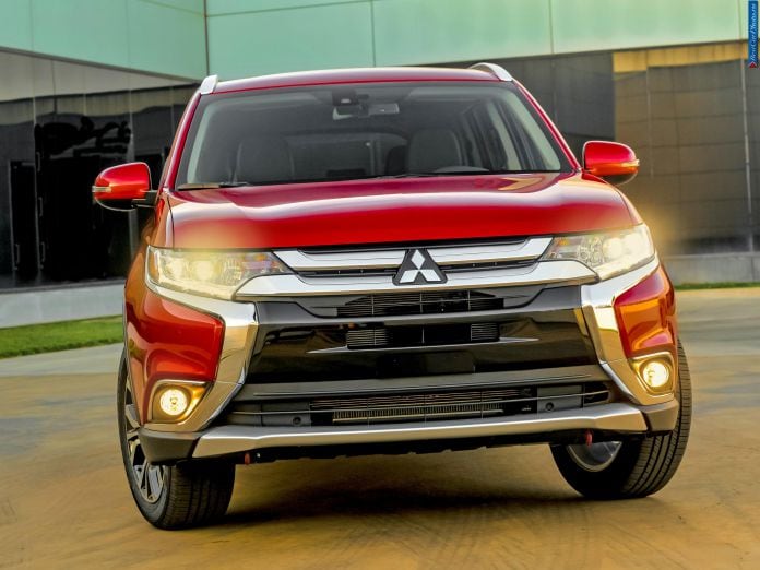 2016 Mitsubishi Outlander - фотография 12 из 43