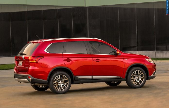 2016 Mitsubishi Outlander - фотография 17 из 43