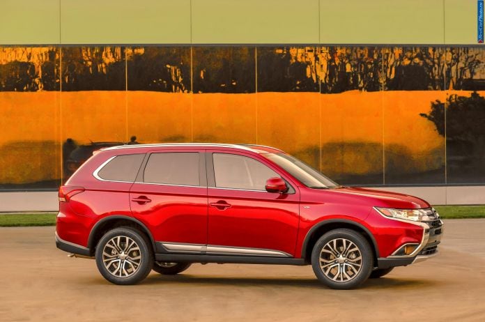 2016 Mitsubishi Outlander - фотография 21 из 43