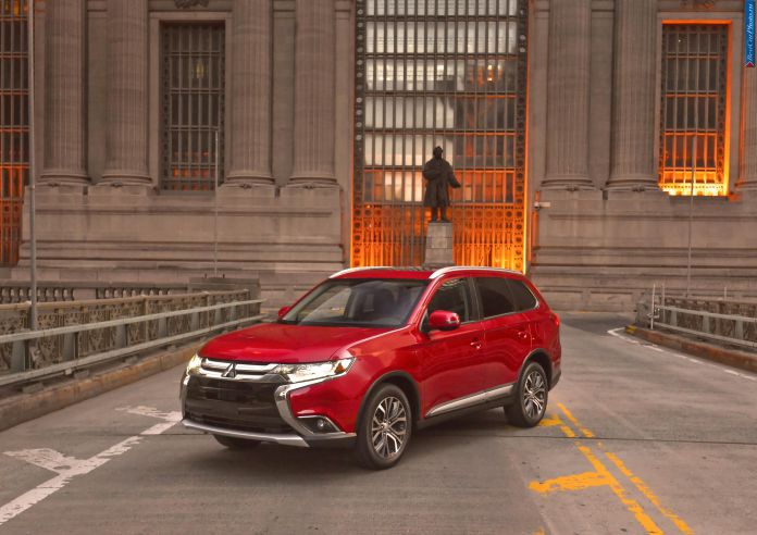 2016 Mitsubishi Outlander - фотография 25 из 43