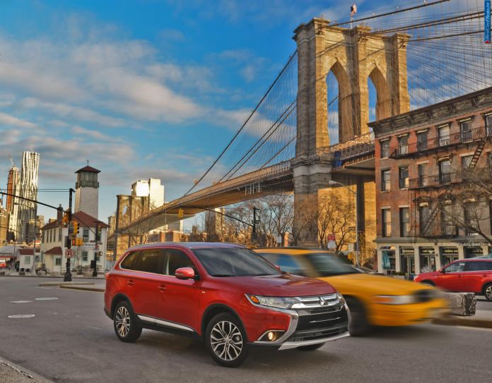 2016 Mitsubishi Outlander - фотография 30 из 43