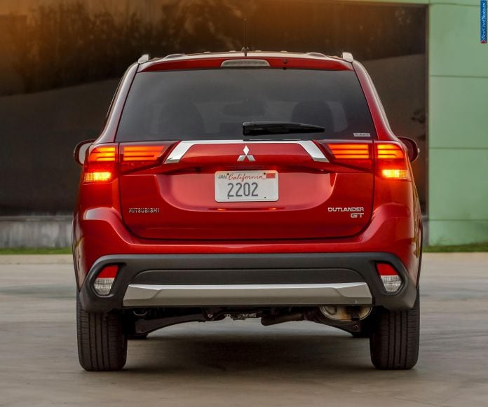 2016 Mitsubishi Outlander - фотография 34 из 43