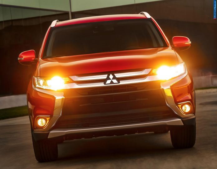 2016 Mitsubishi Outlander - фотография 35 из 43