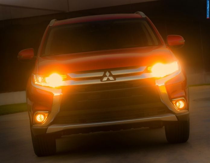 2016 Mitsubishi Outlander - фотография 36 из 43