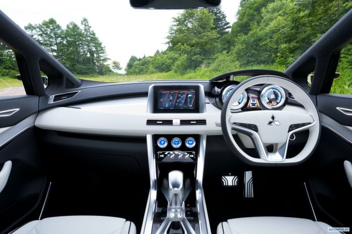 2016 Mitsubishi XM Concept - фотография 14 из 18 2016 Mitsubishi XM Concept - фотография 14 из 18