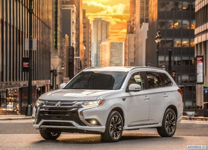 2017 Mitsubishi Outlander PHEV - фотография 2 из 39