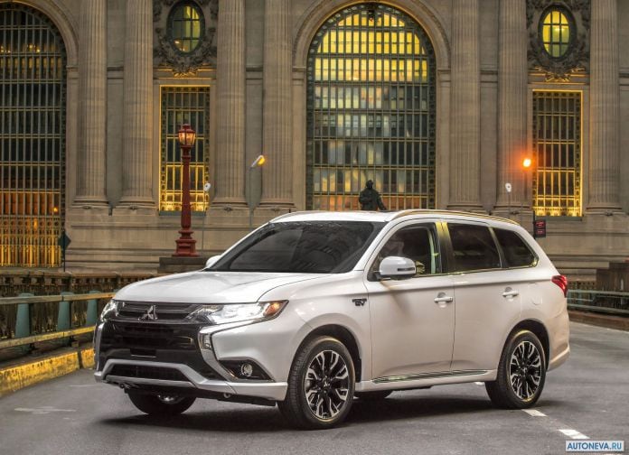 2017 Mitsubishi Outlander PHEV - фотография 3 из 39