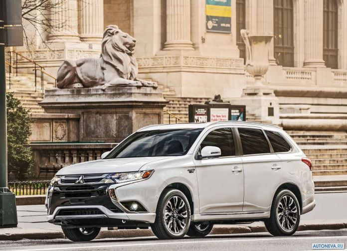 2017 Mitsubishi Outlander PHEV - фотография 5 из 39