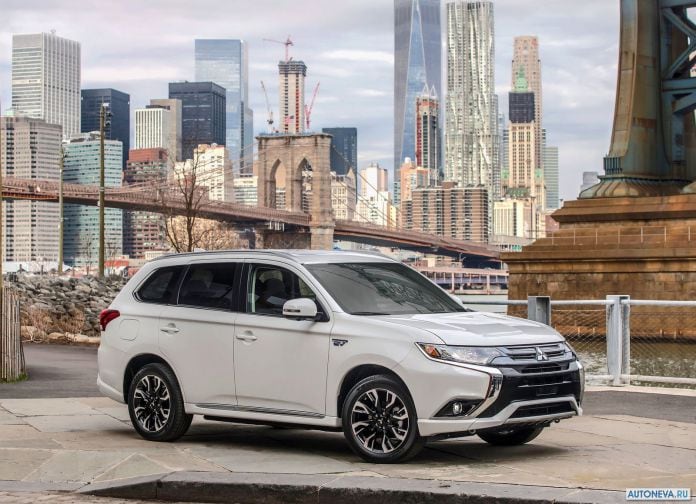 2017 Mitsubishi Outlander PHEV - фотография 7 из 39