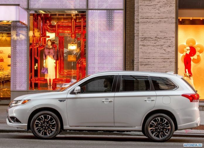 2017 Mitsubishi Outlander PHEV - фотография 8 из 39