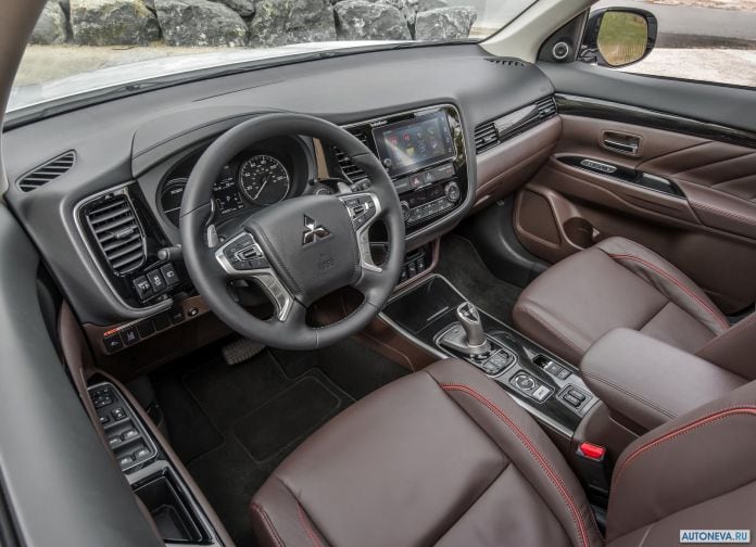 2017 Mitsubishi Outlander PHEV - фотография 10 из 39