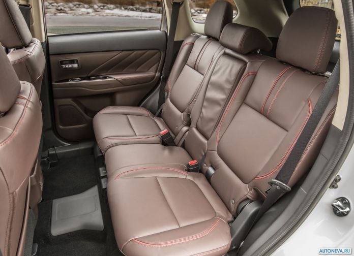 2017 Mitsubishi Outlander PHEV - фотография 12 из 39