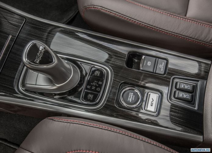 2017 Mitsubishi Outlander PHEV - фотография 13 из 39