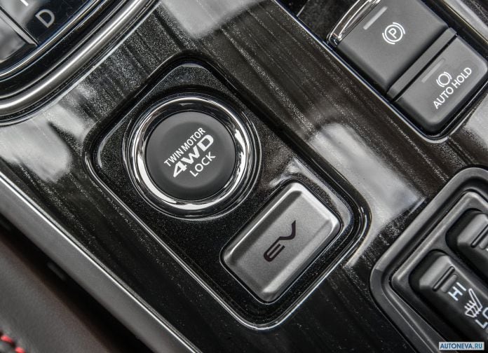 2017 Mitsubishi Outlander PHEV - фотография 15 из 39