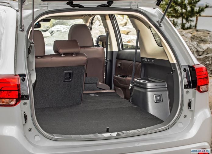 2017 Mitsubishi Outlander PHEV - фотография 29 из 39