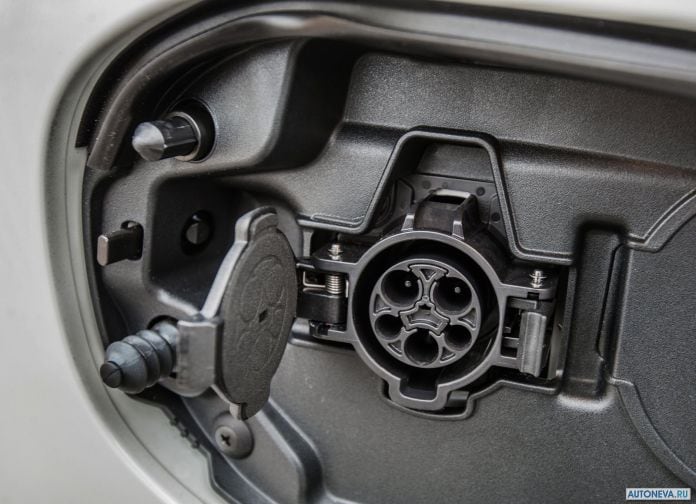 2017 Mitsubishi Outlander PHEV - фотография 32 из 39