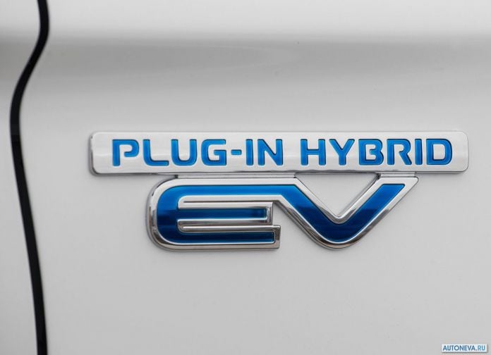 2017 Mitsubishi Outlander PHEV - фотография 33 из 39
