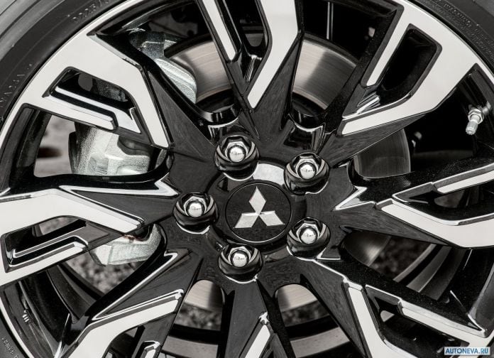 2017 Mitsubishi Outlander PHEV - фотография 36 из 39
