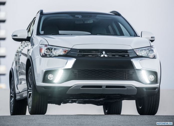 2018 Mitsubishi Outlander Sport - фотография 2 из 16