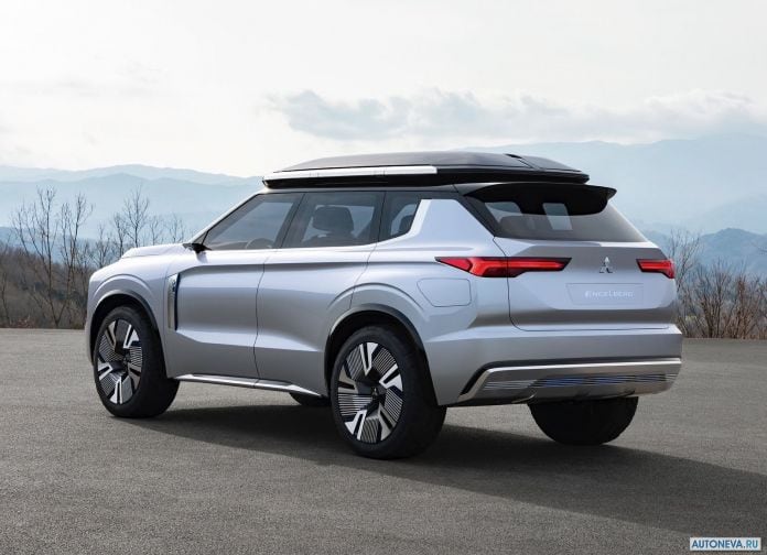 2019 Mitsubishi Engelberg Tourer Concept - фотография 13 из 46