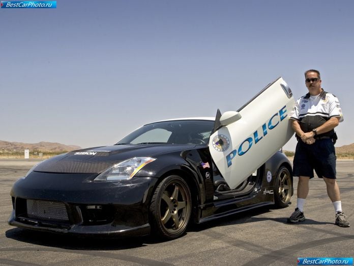 2004 Nismo Police Nissan 350z - фотография 2 из 2