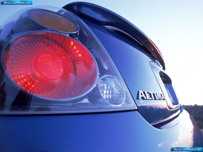 2004 Nissan Altima - фотография 17 из 22