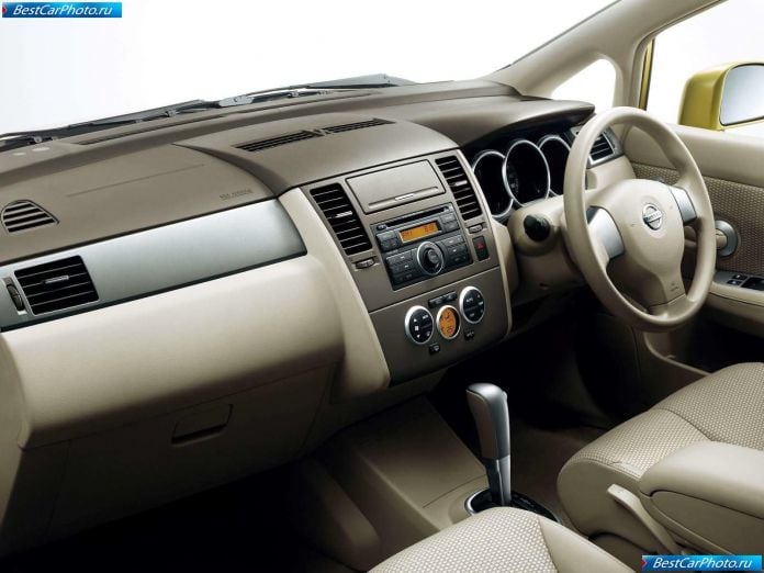 2004 Nissan Tiida - фотография 5 из 29 2004 Nissan Tiida - фотография 5 из 29