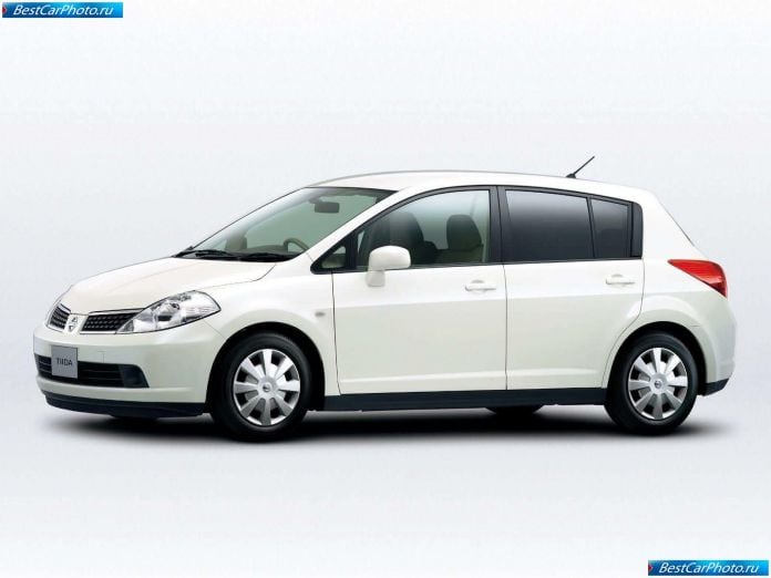 2004 Nissan Tiida - фотография 16 из 29