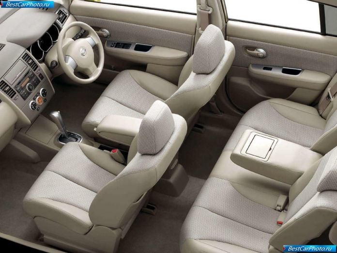2004 Nissan Tiida - фотография 17 из 29