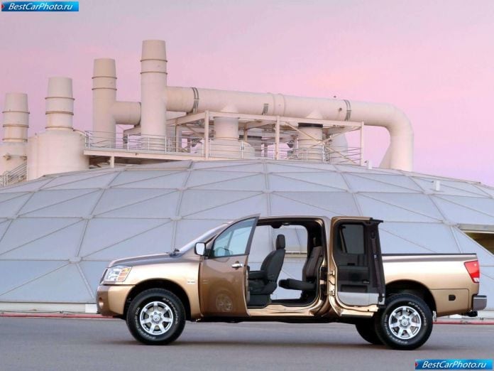 2004 Nissan Titan - фотография 18 из 44