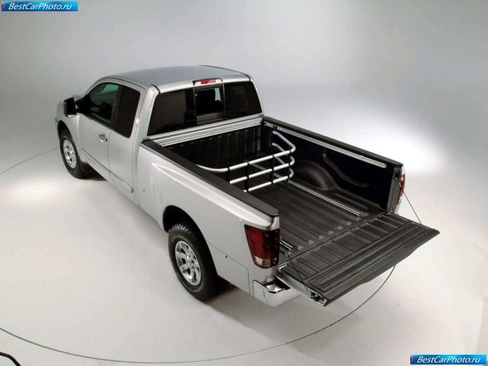 2004 Nissan Titan - фотография 22 из 44
