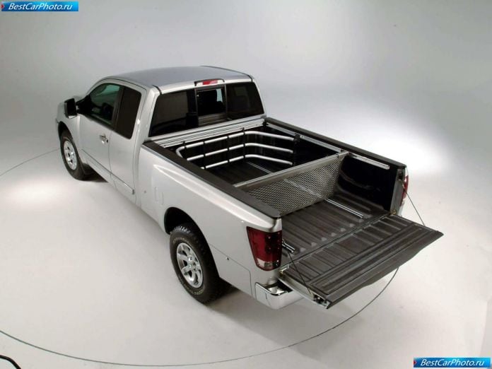 2004 Nissan Titan - фотография 23 из 44