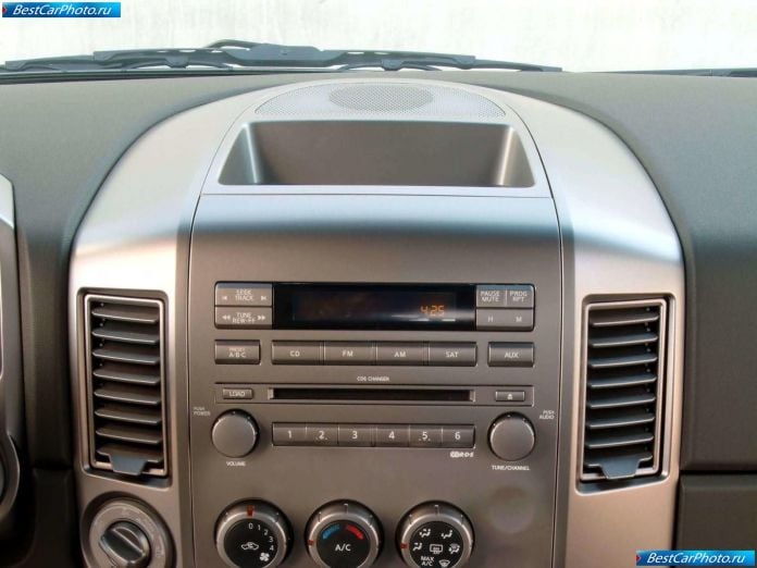 2004 Nissan Titan - фотография 28 из 44