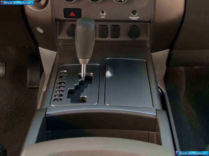 2004 Nissan Titan - фотография 32 из 44