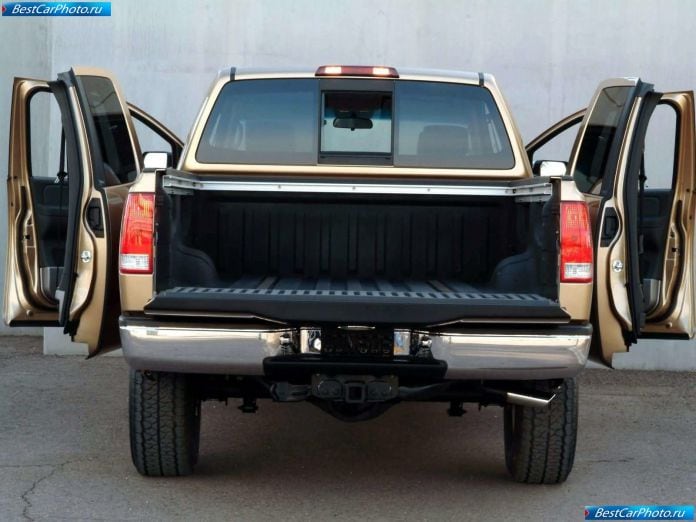 2004 Nissan Titan - фотография 37 из 44