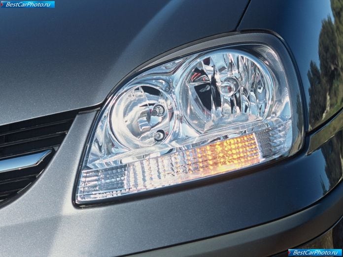 2005 Nissan Almera Tino - фотография 12 из 14