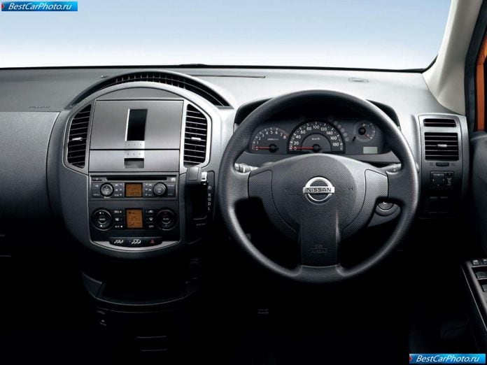 2005 Nissan Lafesta - фотография 6 из 31
