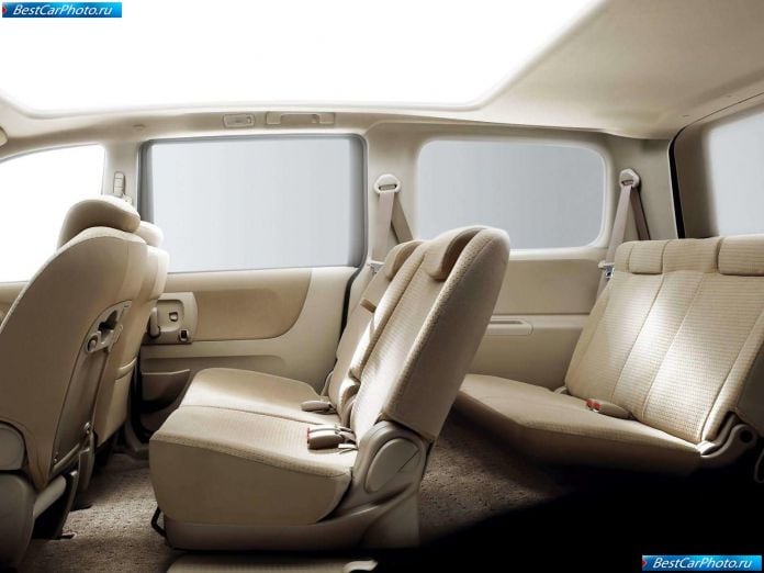 2005 Nissan Lafesta - фотография 10 из 31