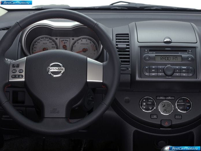 2006 Nissan Note - фотография 11 из 22