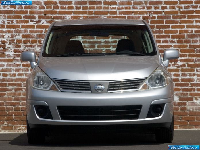 2007 Nissan Versa Hatchback - фотография 6 из 19
