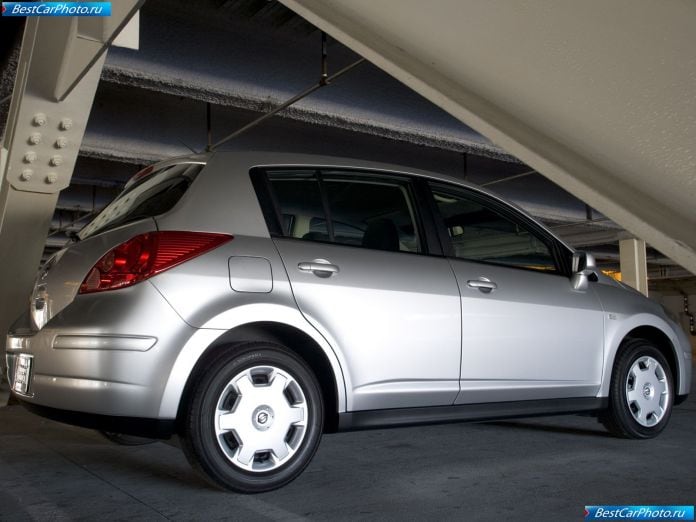 2007 Nissan Versa Hatchback - фотография 8 из 19