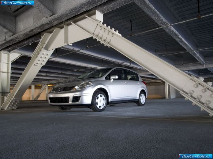 2007 Nissan Versa Hatchback - фотография 12 из 19