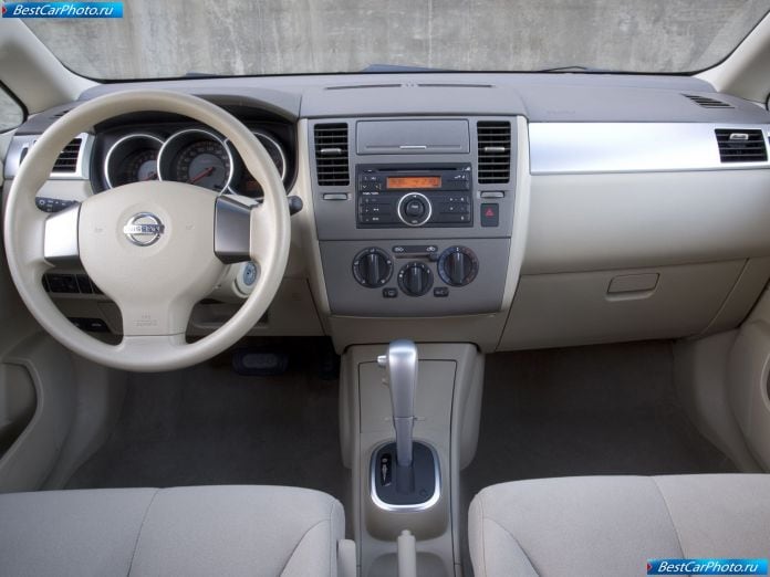 2007 Nissan Versa Hatchback - фотография 14 из 19