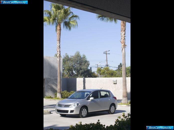 2007 Nissan Versa Hatchback - фотография 17 из 19 2007 Nissan Versa Hatchback - фотография 17 из 19